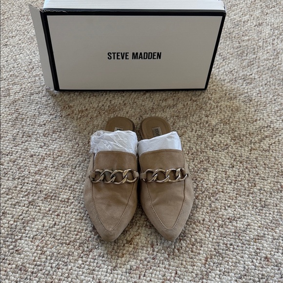 Steve Madden Shoes - Steve Madden Beige Chain Accent Mules